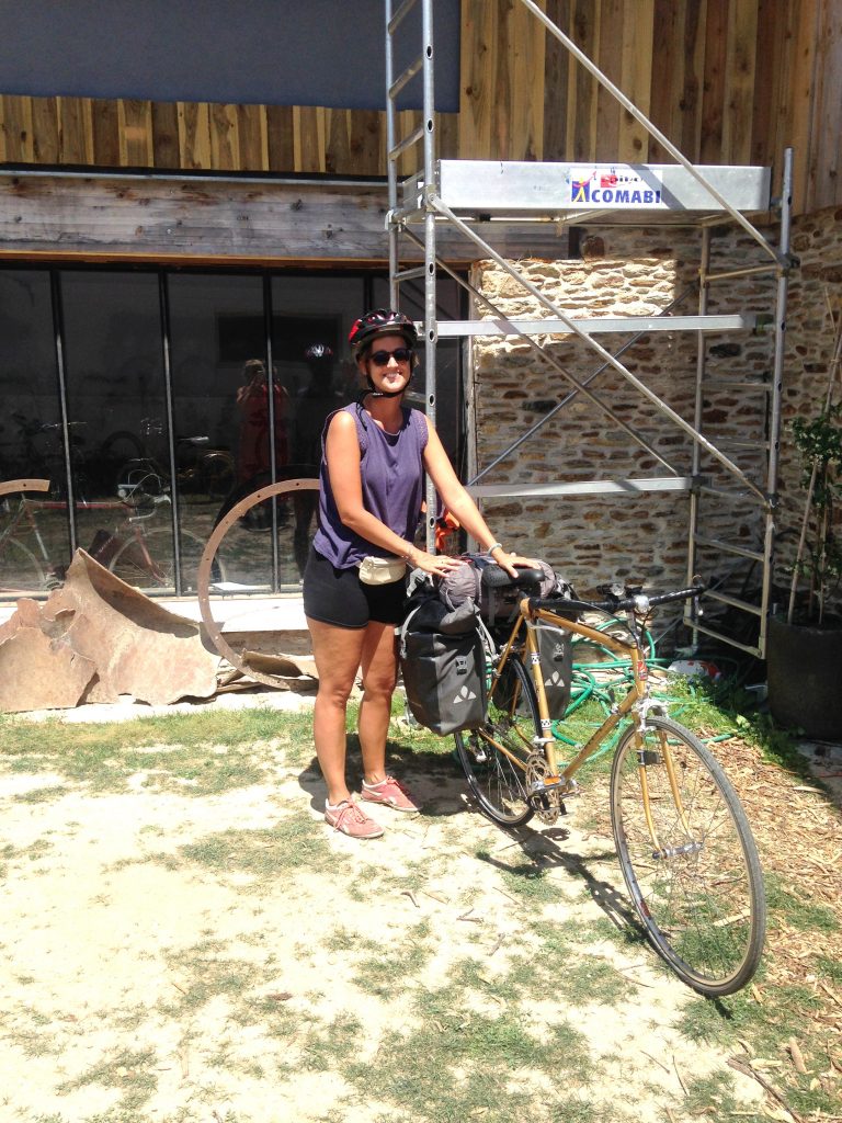 visite de Julia pour une réparation chez bicyclock saint michel chef chef