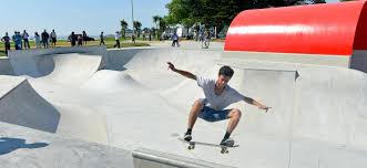 skatepark de Saint Nazaire , à essayer avec les skateboards à louer chez BICYCLOCK